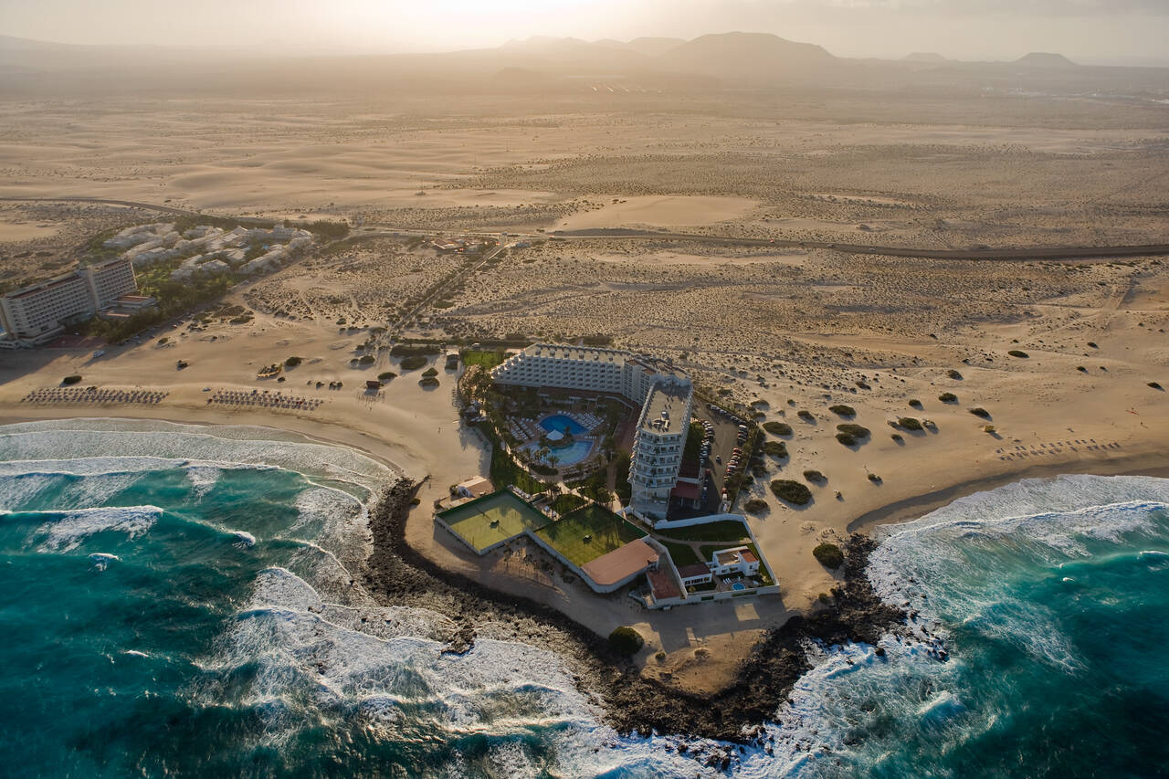 Hotel RIU En plena zona protegida del Parque Natural de las Dunas, y dentro del dominio público marítimo-terrestre | ©Pedro Armestre, Greenpeace, 2008.