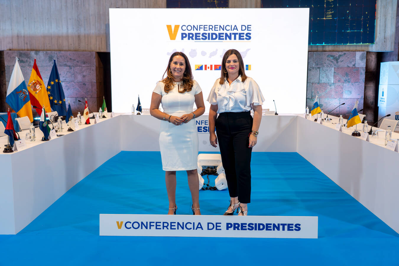 Lola García y Nuria Cabrera, en la Conferencia de Presidentes de cabildos celebrada en julio de 2026.